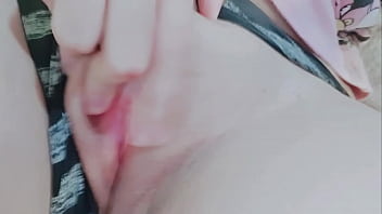 業餘少女用手機拍攝自己的陰部-Hana Lily