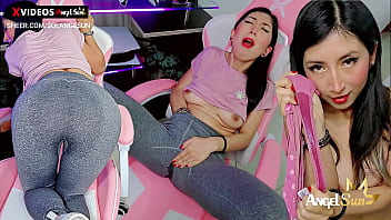 Chica Gamer De Youtube „sol Gameplays“ Se masturbiert schnell zum Orinarse und seine Leggins Mientras Trasmite En Directo – Solange Sun
