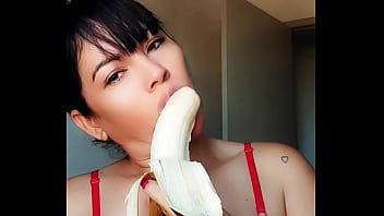 Young Girl Deepthroating A Banana, Don’t Climax While Watching