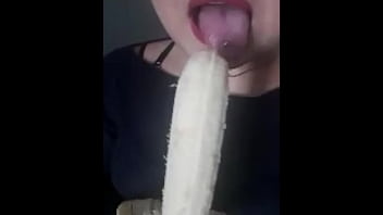 Banana Deep Throat With A Unique Flair